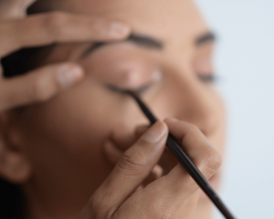 Hypoallergenic Eyeliner: A Guide for Sensitive Eyes